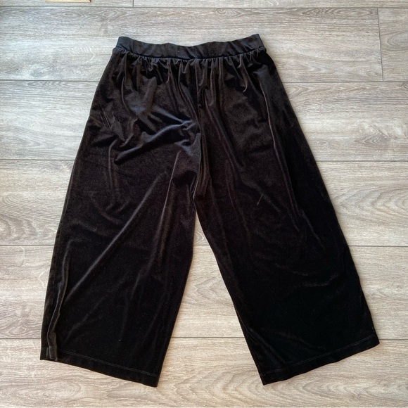 Torrid Velvet  Wide Leg Cropped Pants - Picture 3 of 15